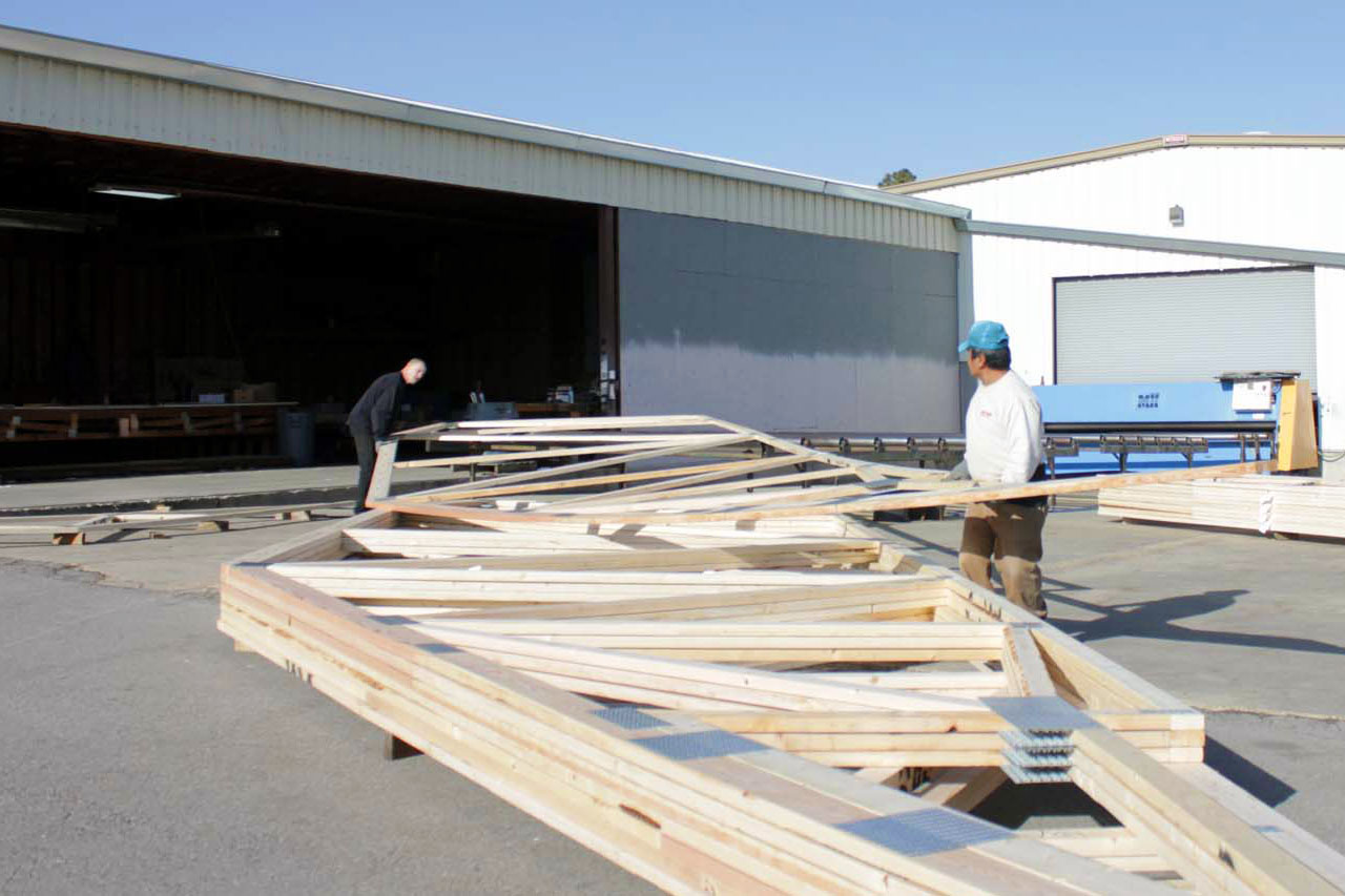 construction workers ready to load trusses